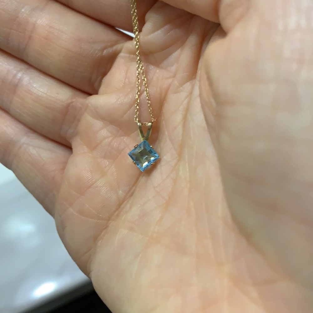 NWOT Med-length blue topaz necklace w/ gold chain